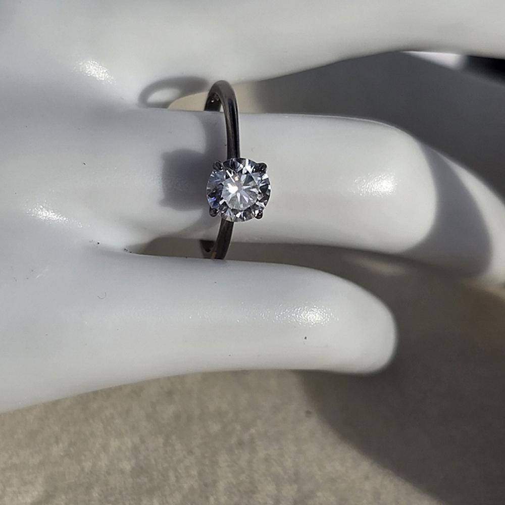 925 Sterling Silver Ring Sz 7 with Moissanite Gemstone 6mm - Picture 5 of 10